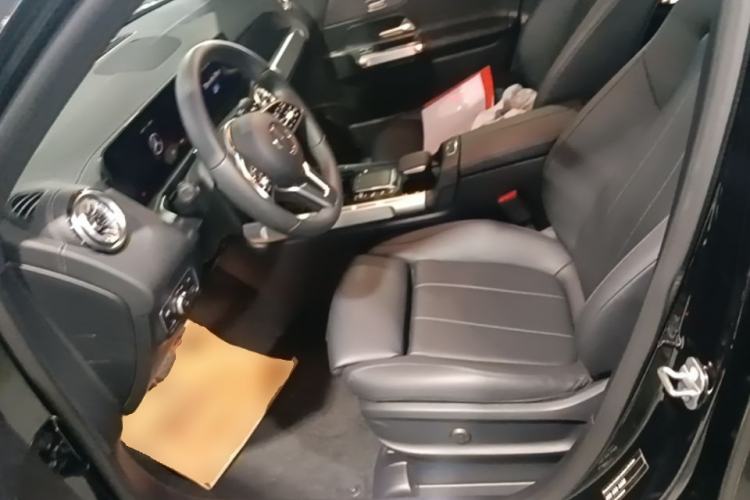 Used Mercedes-Benz GLB 2023 GLB 220 Fashion Model Left Front Seat
