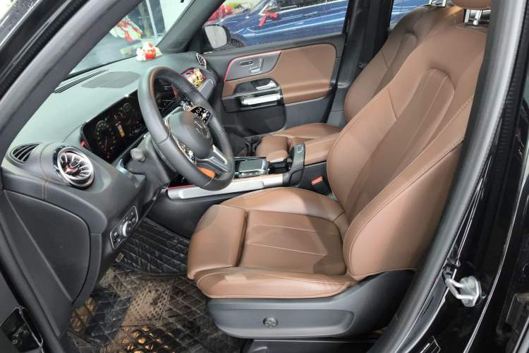 Used Mercedes-Benz GLB 2023 GLB 220 Fashion Model Left Front Seat