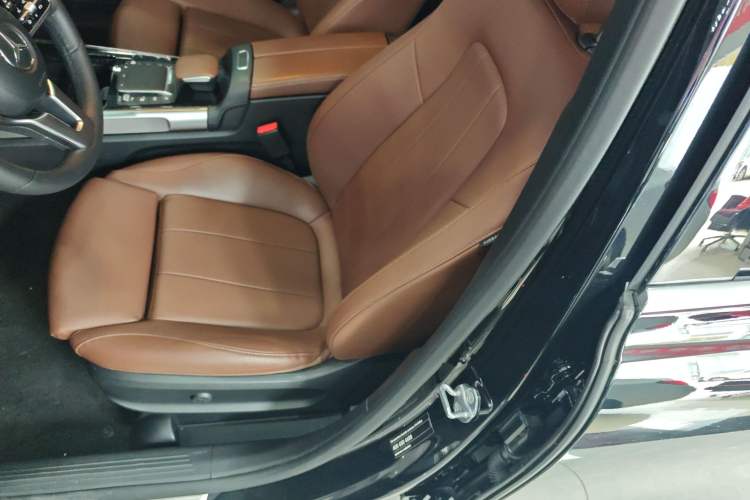 Used Mercedes-Benz GLB 2023 GLB 220 Fashion Model Left Front Seat