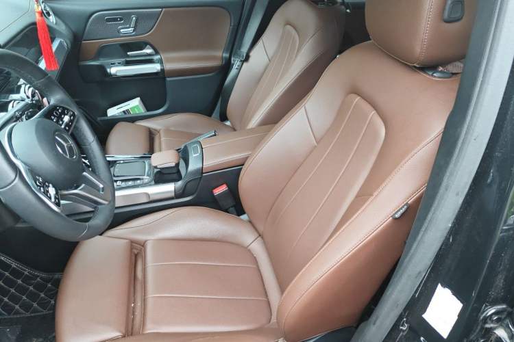 Used Mercedes-Benz GLB 2023 GLB 220 Fashion Model Left Front Seat