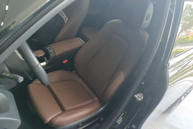 Used Mercedes-Benz GLB 2023 GLB 220 Fashion Model Left Front Seat