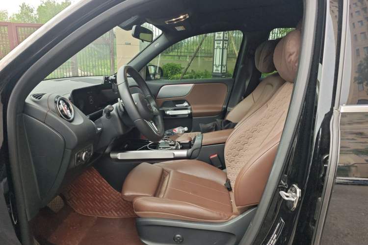 Used Mercedes-Benz GLB 2023 GLB 200 Fashion Model Left Front Seat