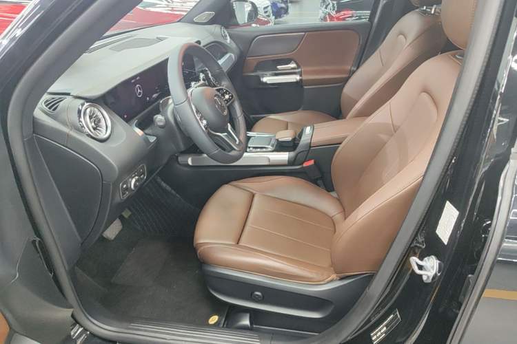 Used Mercedes-Benz GLB 2023 GLB 220 Sport Edition Left Front Seat