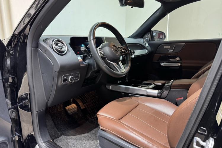 Used Mercedes-Benz GLB 2023 GLB 220 Fashion Model Left Front Seat