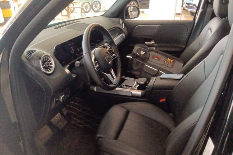 Used Mercedes-Benz GLB 2023 GLB 220 Sport Edition Left Front Seat