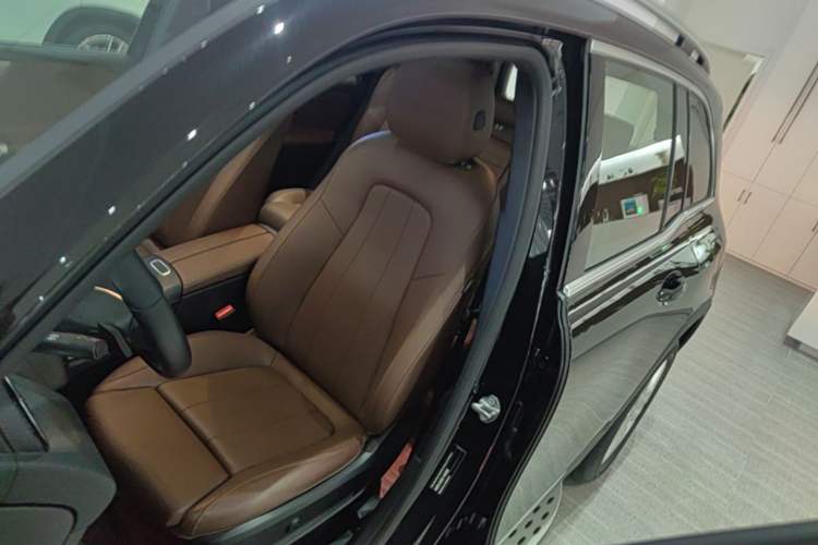 Used Mercedes-Benz GLB 2023 GLB 200 Fashion Model Left Front Seat