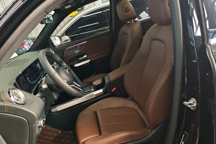 Used Mercedes-Benz GLB 2023 GLB 220 Fashion Model Left Front Seat