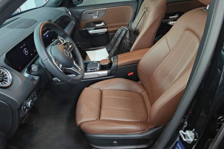 Used Mercedes-Benz GLB 2023 GLB 220 Fashion Model Left Front Seat
