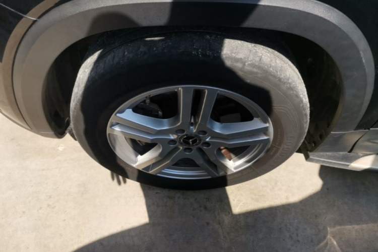 Used Mercedes-Benz GLB 2023 GLB 220 Sport Edition Left Front Wheel Hub