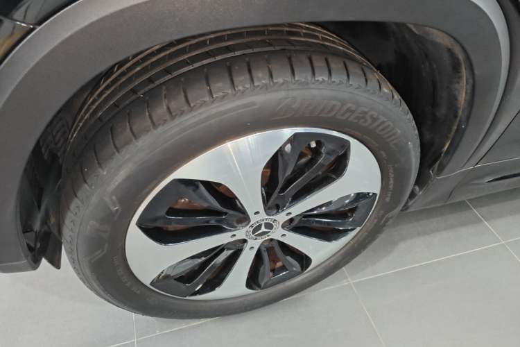 Used Mercedes-Benz GLB 2023 GLB 220 4MATIC Left Front Wheel Hub