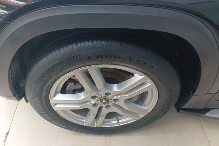 Used Mercedes-Benz GLB 2023 GLB 220 Sport Edition Left Front Wheel Hub