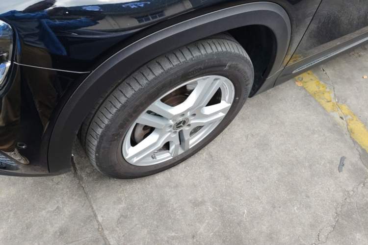 Used Mercedes-Benz GLB 2023 GLB 220 Sport Edition Left Front Wheel Hub