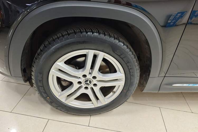 Used Mercedes-Benz GLB 2023 GLB 200 Dynamic Edition Left Front Wheel Hub