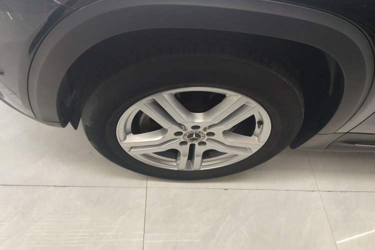 Used Mercedes-Benz GLB 2023 GLB 220 Sport Edition Left Front Wheel Hub