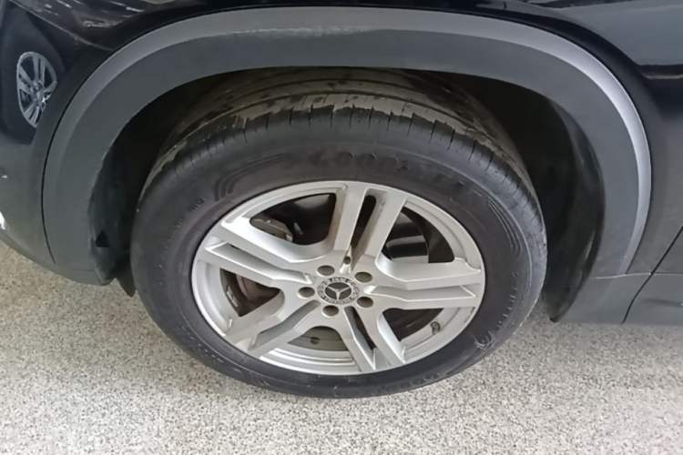 Used Mercedes-Benz GLB 2023 GLB 220 Sport Edition Left Front Wheel Hub