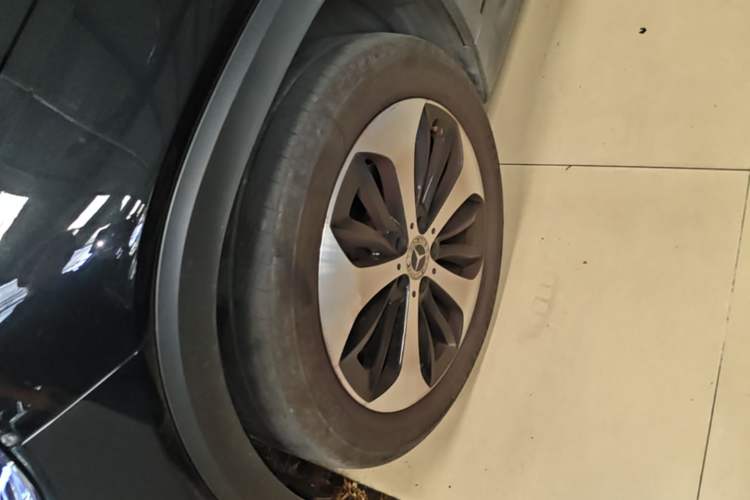 Used Mercedes-Benz GLB 2023 GLB 220 Fashion Model Left Front Wheel Hub