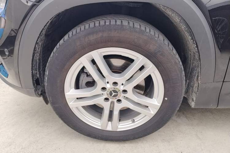 Used Mercedes-Benz GLB 2023 GLB 220 Sport Edition Left Front Wheel Hub