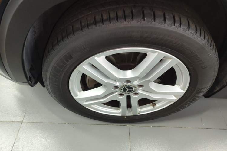 Used Mercedes-Benz GLB 2023 GLB 220 Sport Edition Left Front Wheel Hub