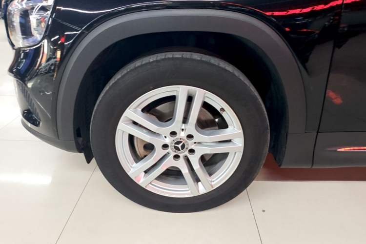 Used Mercedes-Benz GLB 2023 GLB 220 Sport Edition Left Front Wheel Hub
