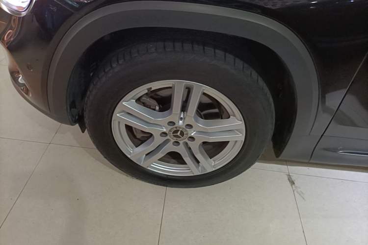 Used Mercedes-Benz GLB 2023 GLB 220 Sport Edition Left Front Wheel Hub