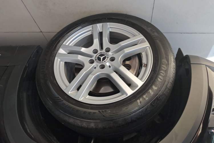 Used Mercedes-Benz GLB 2023 GLB 220 Sport Edition Left Front Wheel Hub