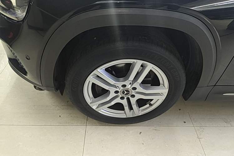 Used Mercedes-Benz GLB 2023 GLB 220 Sport Edition Left Front Wheel Hub