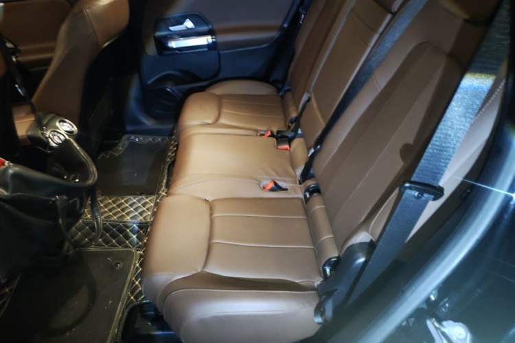 Used Mercedes-Benz GLB 2023 GLB 200 Fashion Model Left Rear Seat