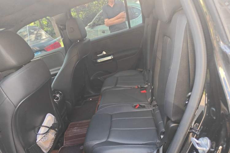 Used Mercedes-Benz GLB 2023 GLB 220 Fashion Model Left Rear Seat
