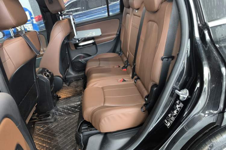Used Mercedes-Benz GLB 2023 GLB 220 Fashion Model Left Rear Seat