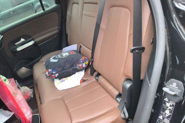 Used Mercedes-Benz GLB 2023 GLB 220 Fashion Model Left Rear Seat