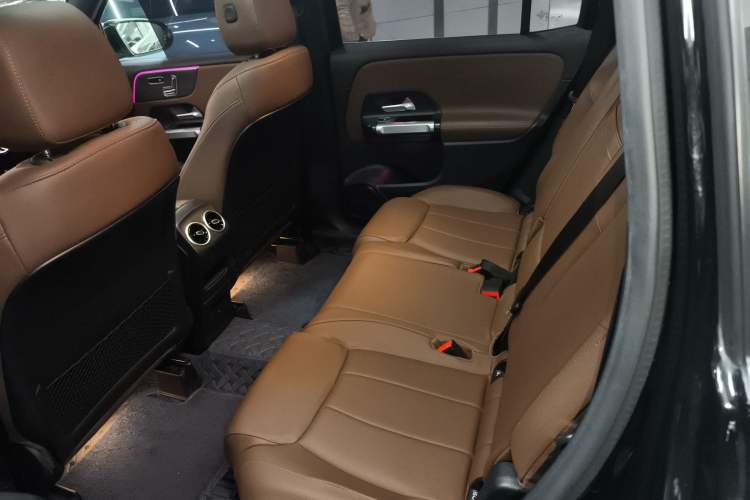 Used Mercedes-Benz GLB 2023 GLB 220 Fashion Model Left Rear Seat