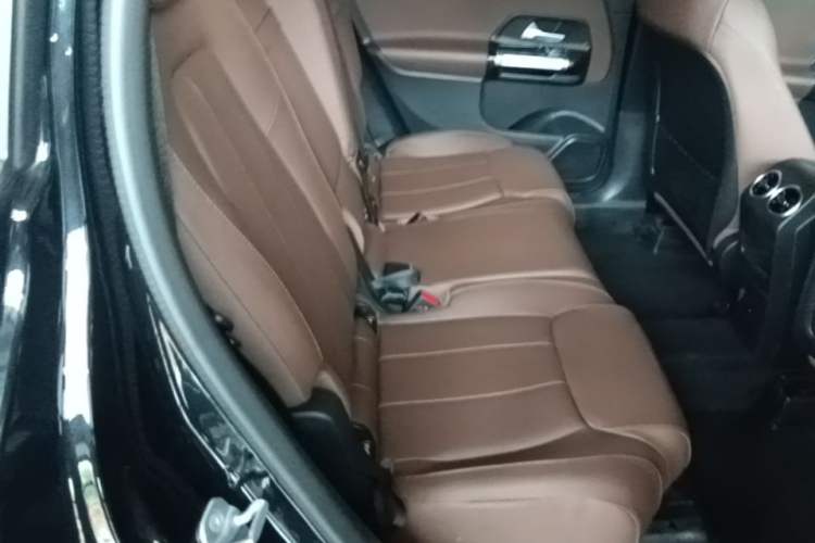 Used Mercedes-Benz GLB 2023 GLB 220 Fashion Model Left Rear Seat
