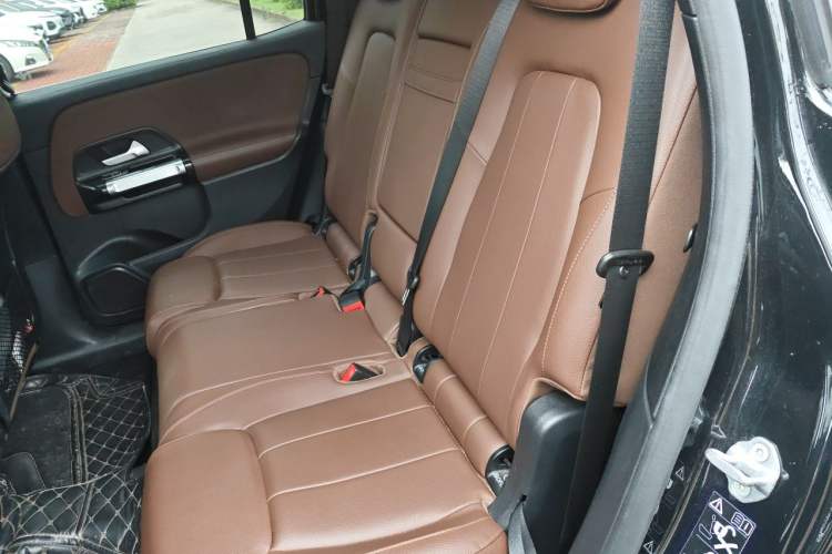 Used Mercedes-Benz GLB 2023 GLB 220 Fashion Model Left Rear Seat