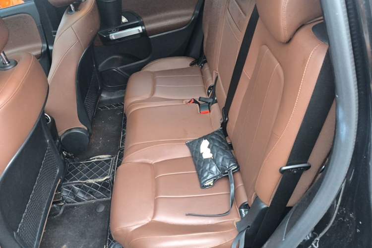Used Mercedes-Benz GLB 2023 GLB 200 Fashion Model Left Rear Seat
