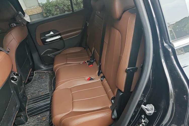 Used Mercedes-Benz GLB 2023 GLB 220 Fashion Model Left Rear Seat