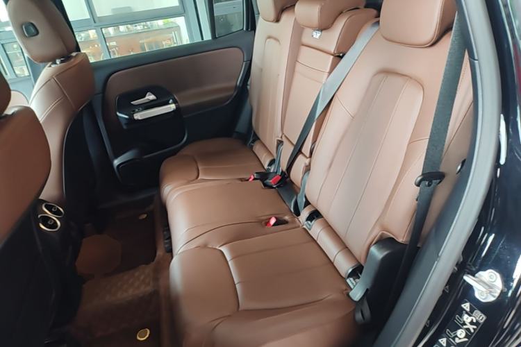 Used Mercedes-Benz GLB 2023 GLB 220 Fashion Model Left Rear Seat