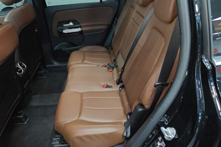 Used Mercedes-Benz GLB 2023 GLB 220 Fashion Model Left Rear Seat