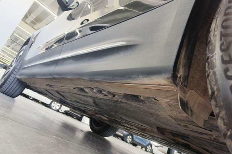 Used Mercedes-Benz GLB 2023 GLB 220 Fashion Model Left Side Sill