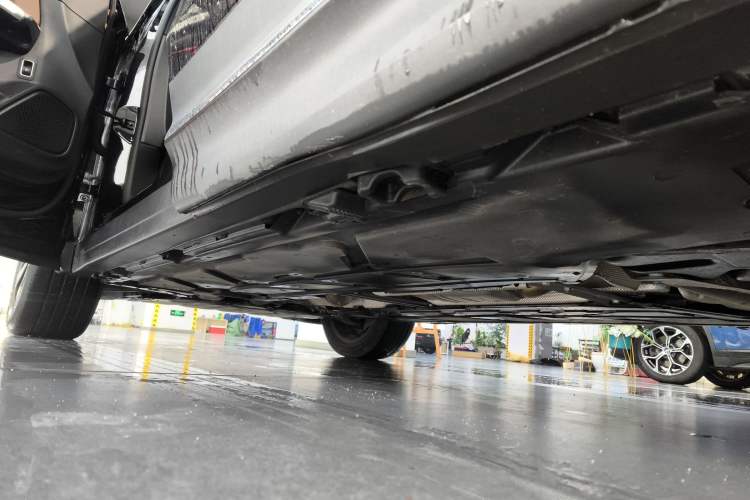 Used Mercedes-Benz GLB 2023 GLB 220 Fashion Model Left Side Sill