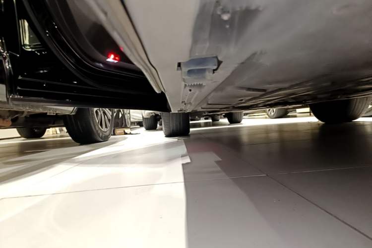 Used Mercedes-Benz GLB 2023 GLB 220 Fashion Model Left Side Sill