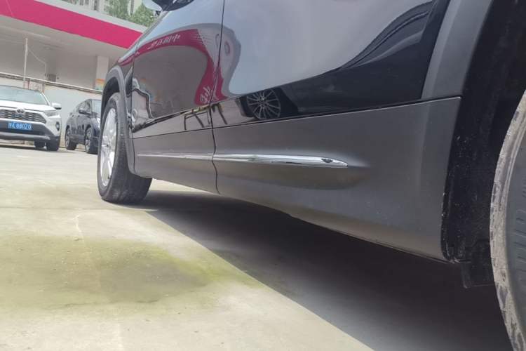 Used Mercedes-Benz GLB 2023 Refreshed GLB 200 Dynamic Edition Left Side Sill