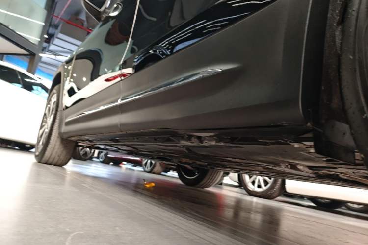 Used Mercedes-Benz GLB 2023 GLB 220 Fashion Model Left Side Sill