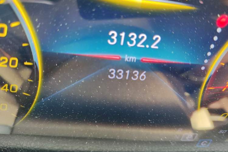 Used Mercedes-Benz GLB 2023 GLB 220 4MATIC Odometer Close Up
