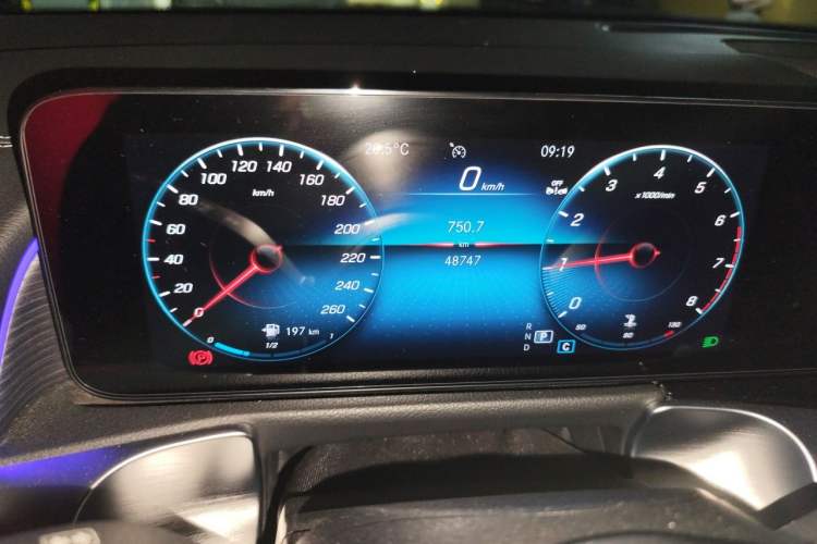 Used Mercedes-Benz GLB 2023 GLB 220 4MATIC Odometer Close Up