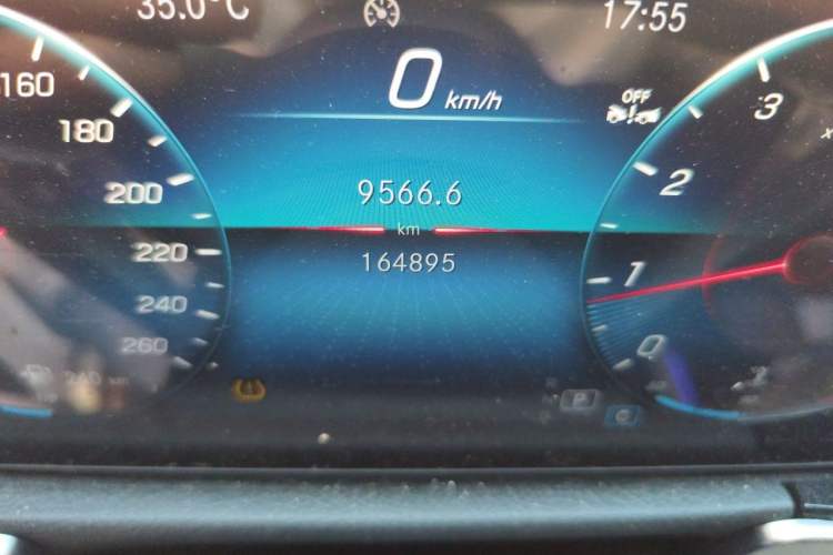 Used Mercedes-Benz GLB 2023 GLB 220 Sport Edition Odometer Close Up