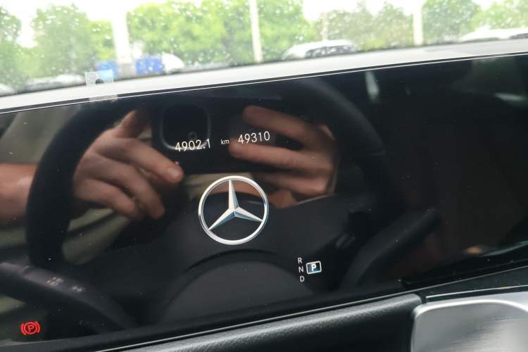 Used Mercedes-Benz GLB 2023 GLB 220 Fashion Model Odometer Close Up