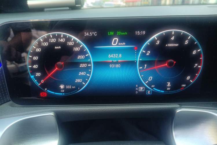 Used Mercedes-Benz GLB 2023 GLB 220 Fashion Model Odometer Close Up