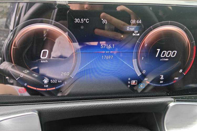 Used Mercedes-Benz GLB 2023 GLB 220 Fashion Model Odometer Close Up
