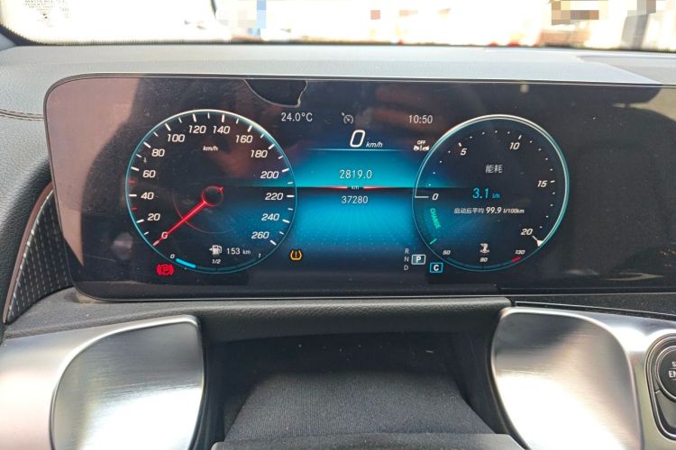 Used Mercedes-Benz GLB 2023 GLB 220 Fashion Model Odometer Close Up