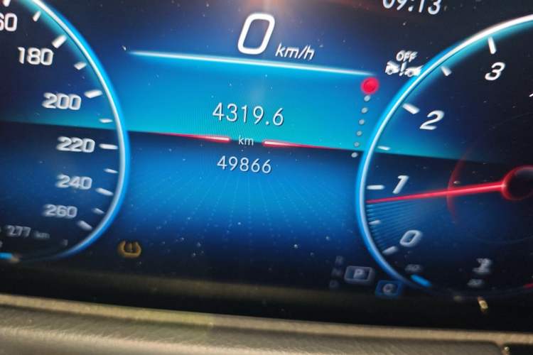 Used Mercedes-Benz GLB 2023 GLB 200 Fashion Model Odometer Close Up